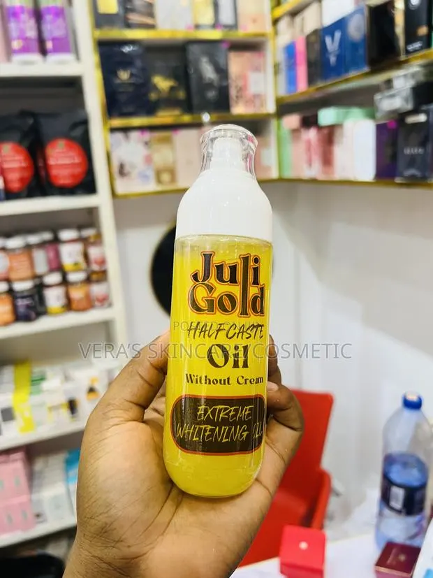 Juli Gold Halfcast Oil · Photo 1
