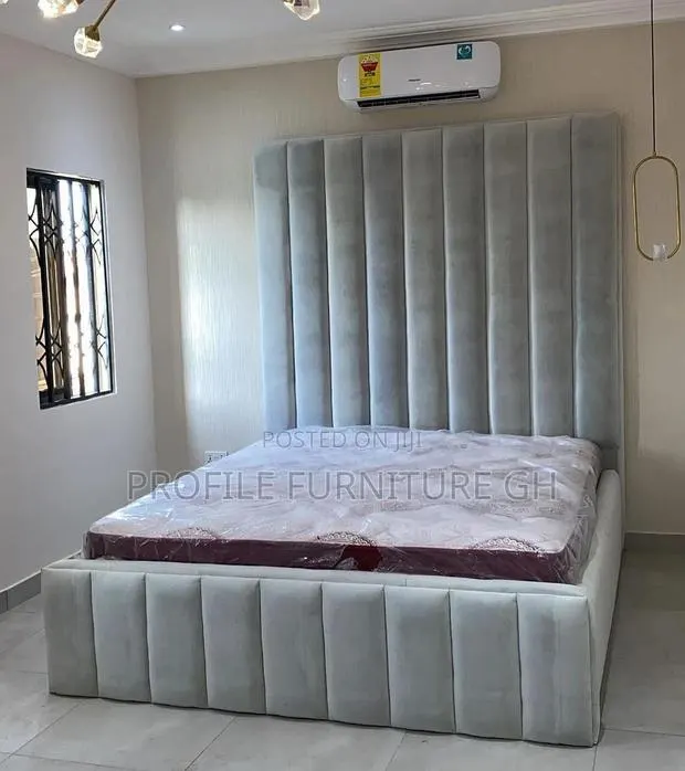 Massive Headboad Bedframe, Come With Queen Size Mattress · Photo 1