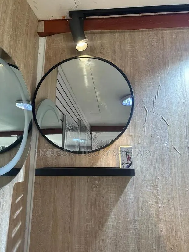 Round Matte Black High Definition Mirror · Photo 1