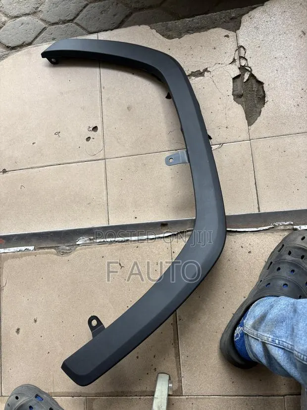 Toyota RAV4 2019,2021,2022,2023,2024,2025 Front Fender Moulding · Photo 1