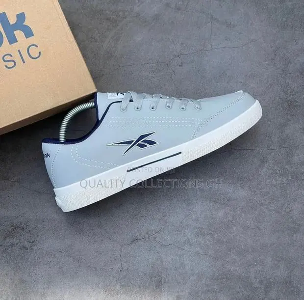 Reebok Ash and White · Photo 1