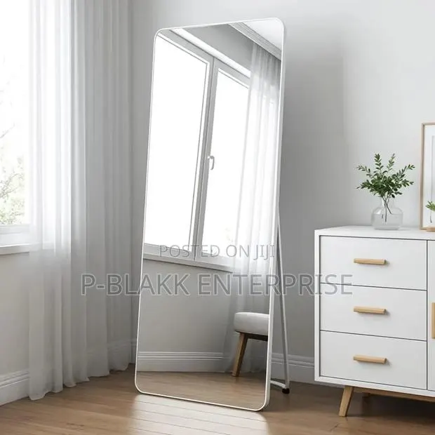 Standing Dressing Mirror · Photo 1