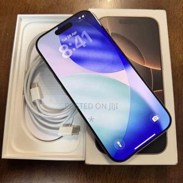 Apple iPhone 16 Pro Max 256 GB Gold · Photo 1