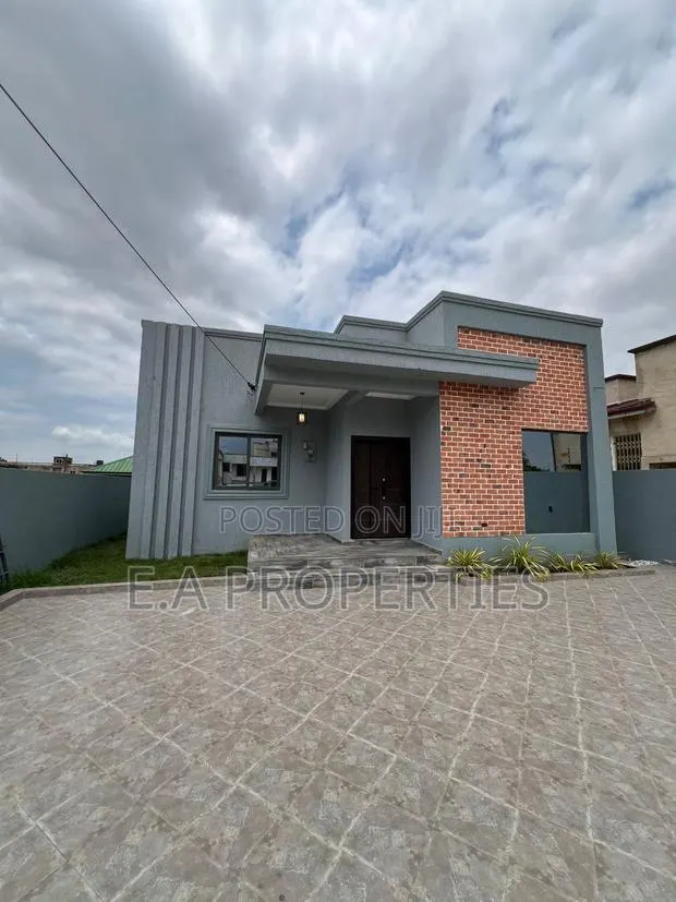 4bdrm House in E A Properties, Oyarifa Mall Area for sale · Photo 1