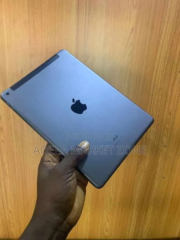 Apple iPad 10.2 (2019) 128 GB Black · Photo 1