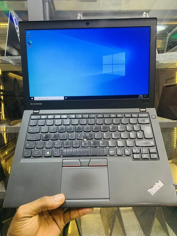 Laptop Lenovo ThinkPad X250 8GB Intel Core i5 HDD 160GB · Photo 1