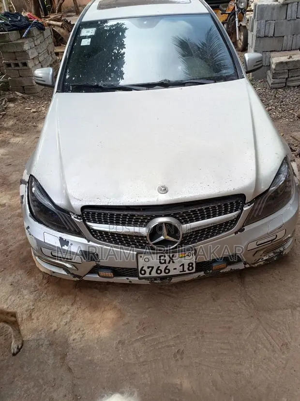 Mercedes-Benz C300 Sport 4Matic Sedan AWD (3.0L 6cyl 7A) 2010 Silver · Photo 1