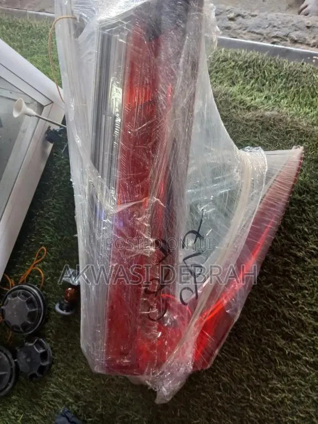 CRV 2017 Tail Light Pair · Photo 1