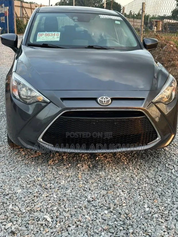 Toyota Yaris iA 1.5 FWD 2018 Gray · Photo 1
