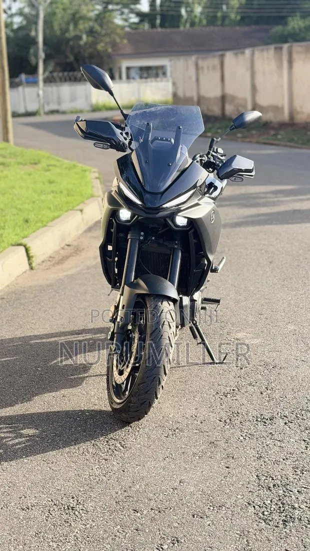 Yamaha 2025 Black