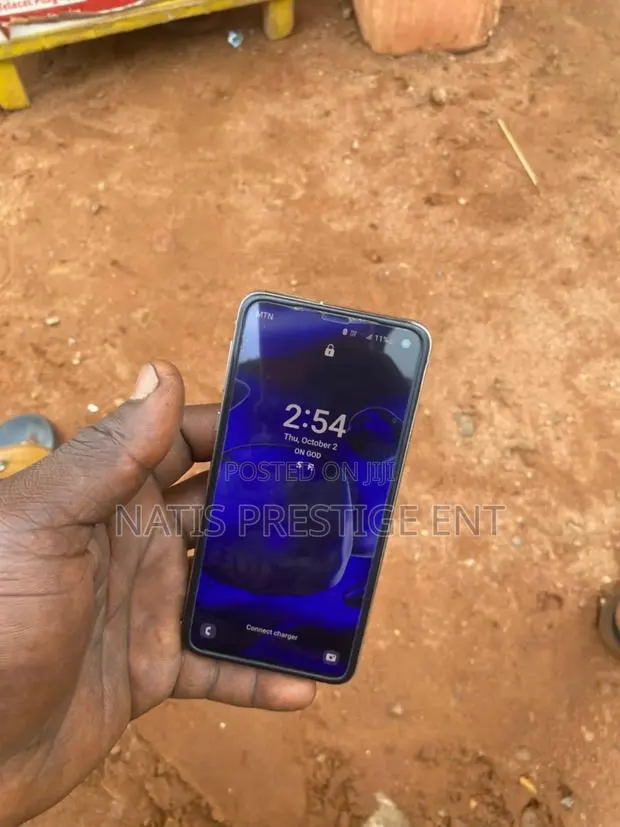 Samsung Galaxy S10e 128 GB White · Photo 1