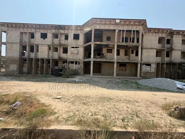 40 Bedroom Apartment For Sale At Weija London Bar · Photo 1