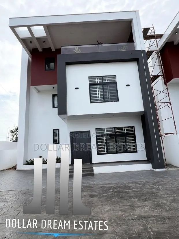 4bdrm Townhouse/Terrace in East Legon for sale