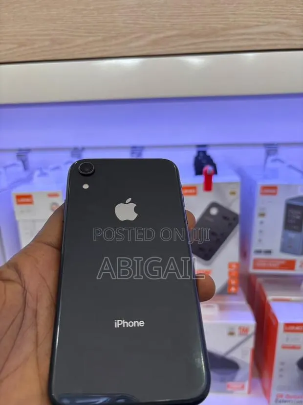 Apple iPhone XR 64 GB Black · Photo 1