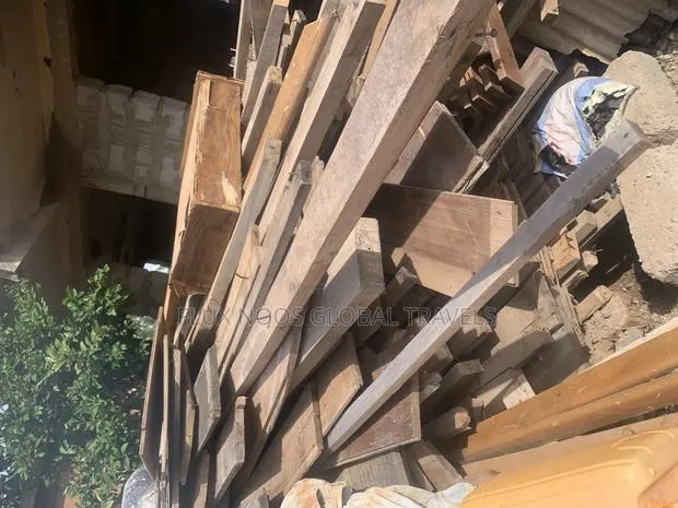 Bulk of Used Red Wood for Sale · Photo 1