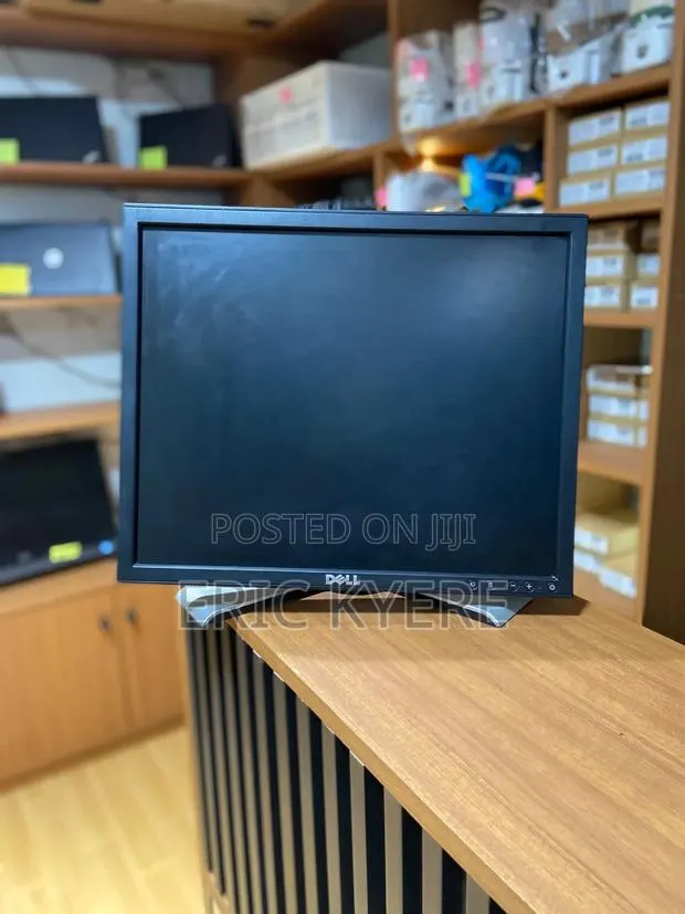 Dell 19" LCD Monitor (P190st) – Vga Dvi Display · Photo 1