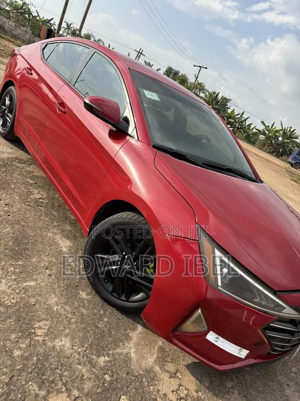 Hyundai Elantra SEL 2019 Red · Photo 1