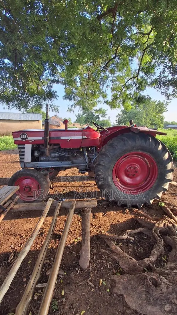 Ebro 160 Tractor · Photo 1