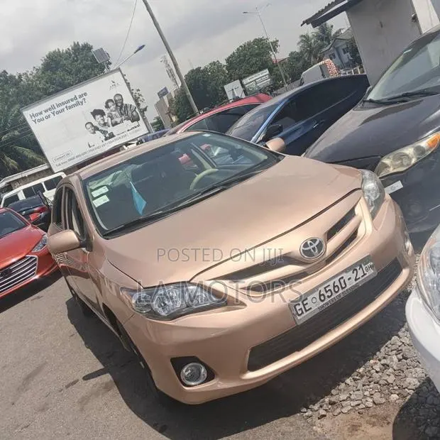 Toyota Corolla 2013 Brown · Photo 1