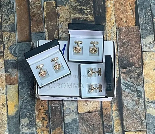 Gold Cufflink for Big Men · Photo 1