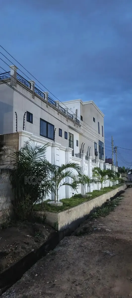 5bdrm Mansion in Adjiringanor Around, East Legon for sale · Photo 1
