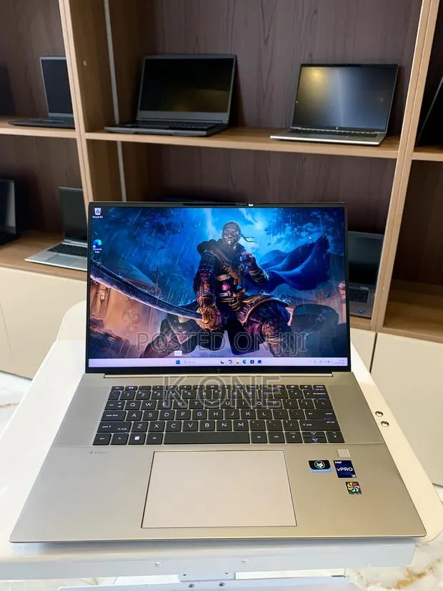 Laptop HP ZBook 16 Studio G10 16GB Intel Core i7 SSD 512GB · Photo 1