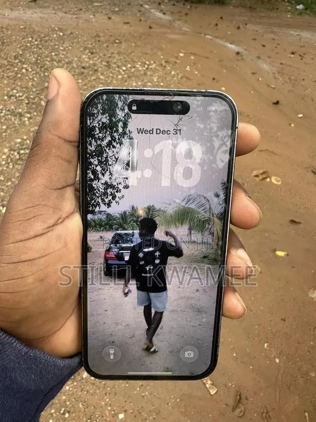 Apple iPhone 14 Pro 128 GB Gray · Photo 1