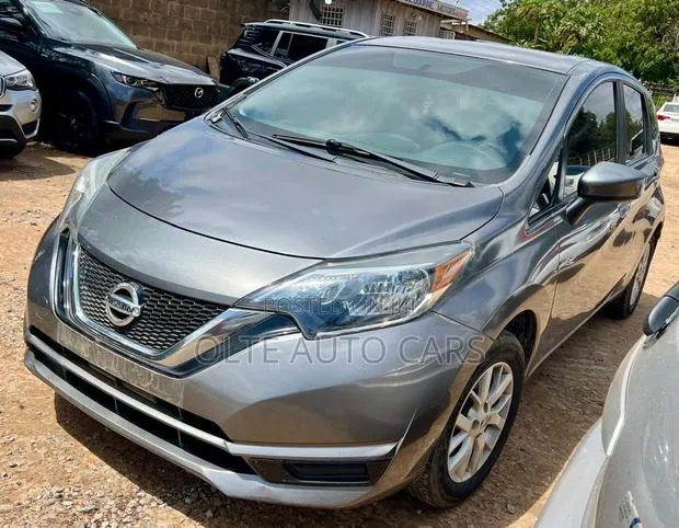 Nissan Versa 1.6 SV 2019 Gray · Photo 1