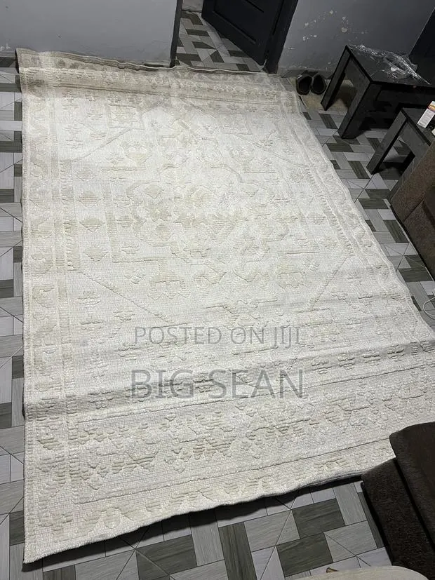 Center Carpet · Photo 1