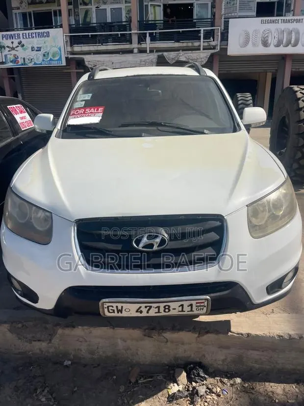 Hyundai Santa Fe 2011 White · Photo 1