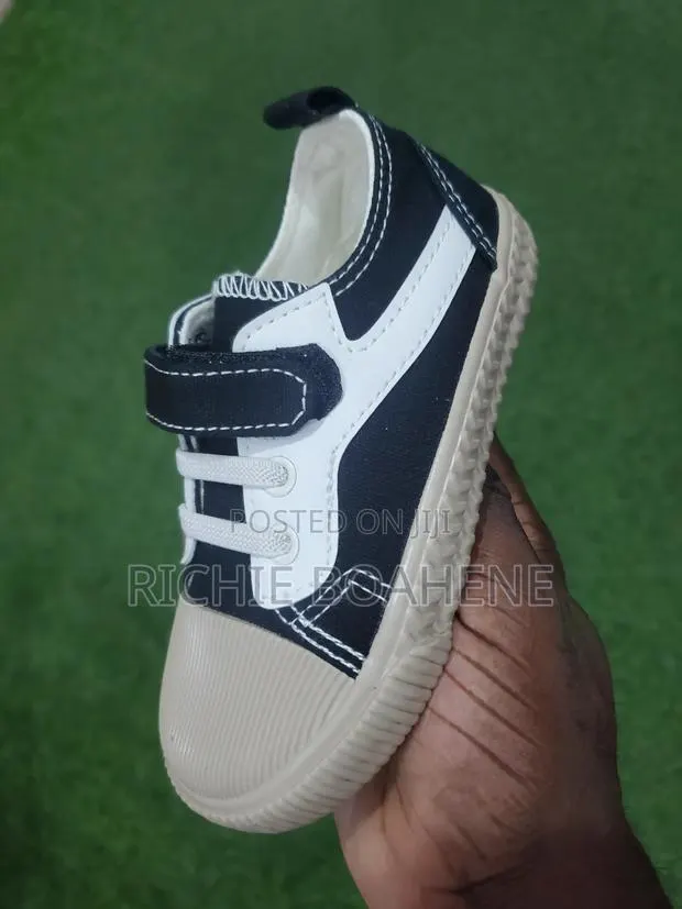 Sneakers Size 23 · Photo 1