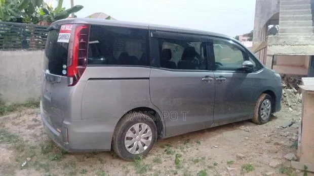 Toyota Voxy 2014 Grey · Photo 1