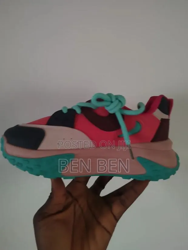 Fashion Sneakers · Photo 1