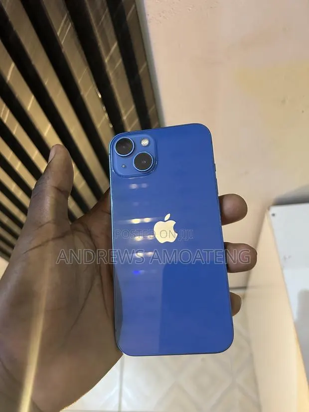 Apple iPhone 13 128 GB · Photo 1