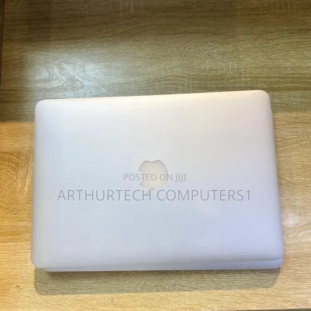 Laptop Apple MacBook Pro 2015 8GB Intel Core i5 SSD 256GB · Photo 1