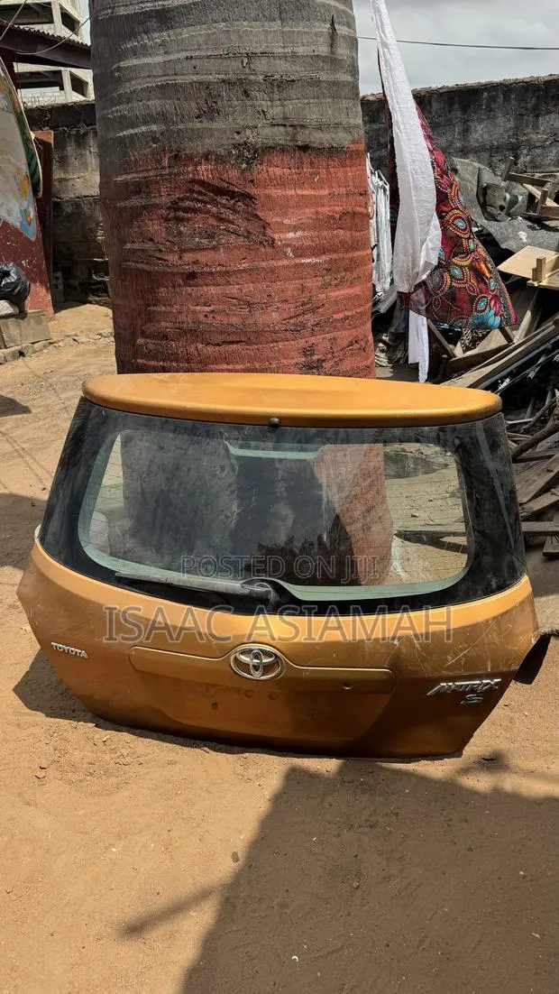 Toyota Matrix 2009,2010,2011,2012,2013,2014,2015,2016 Boot / Tailgate · Photo 1