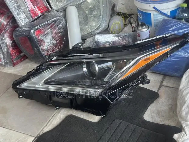 Lexus RX350 2016 Headlight Pair · Photo 1