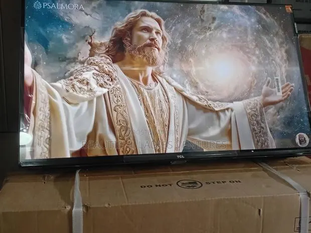 TCL 32” High Definition Entertainment Screen · Photo 1