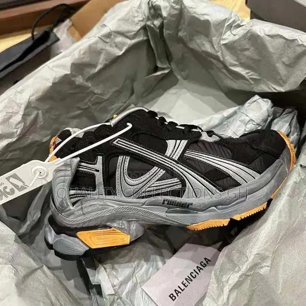Balenciaga Runner Worn Out · Photo 1