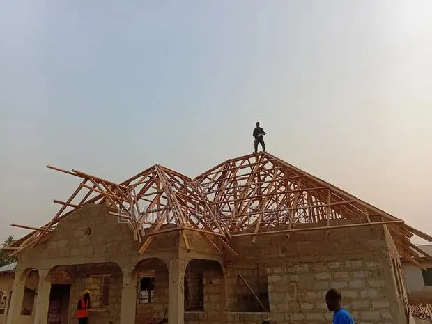 Carpenter Available in Ghana · Photo 1