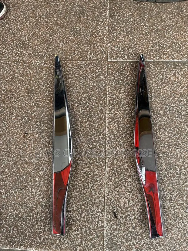 RDX Back Door Moulding Chrome · Photo 1