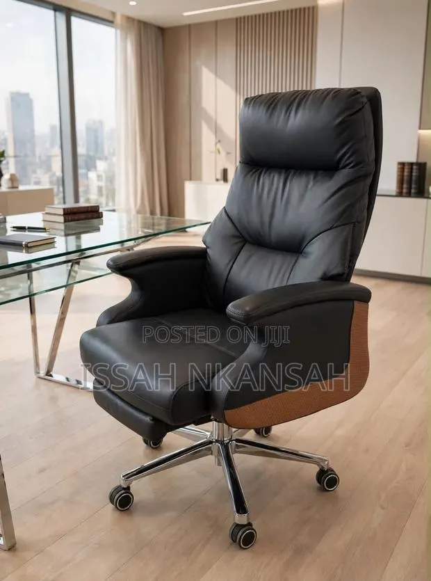 Black Leather Executive Boss Chair · Photo 1