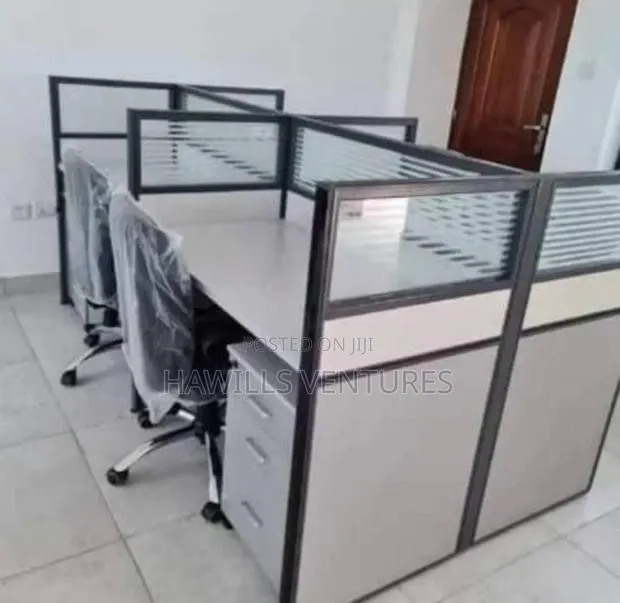 Four in One Seater Office Workstation · Photo 1