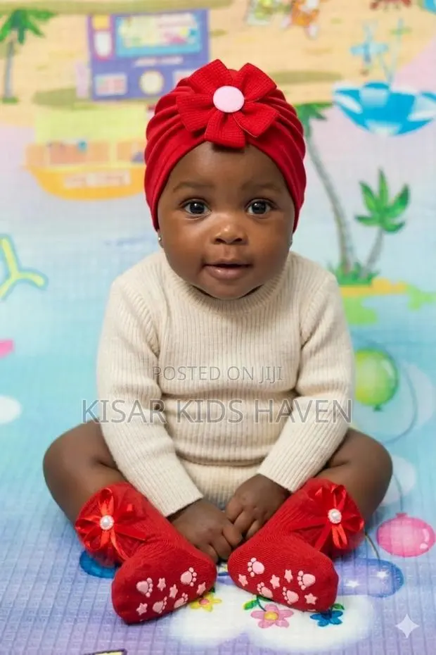 Cute Baby Girl Hair Cap With Socks 6months to 1 Year · Photo 1