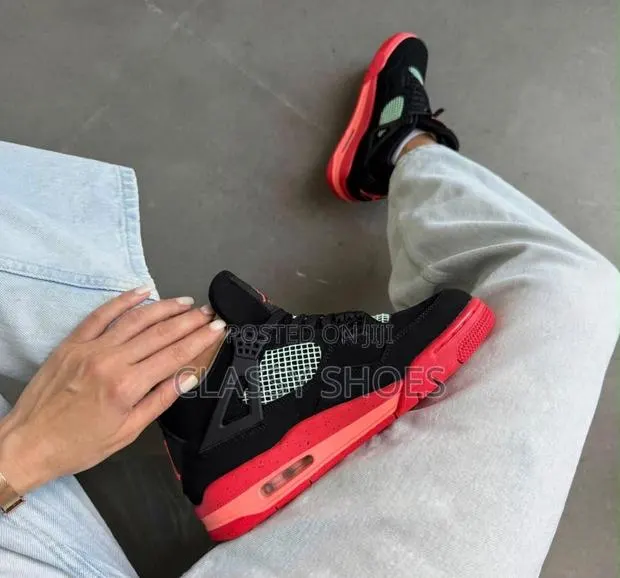 Airjordan Retro 4 Black and Orange · Photo 1