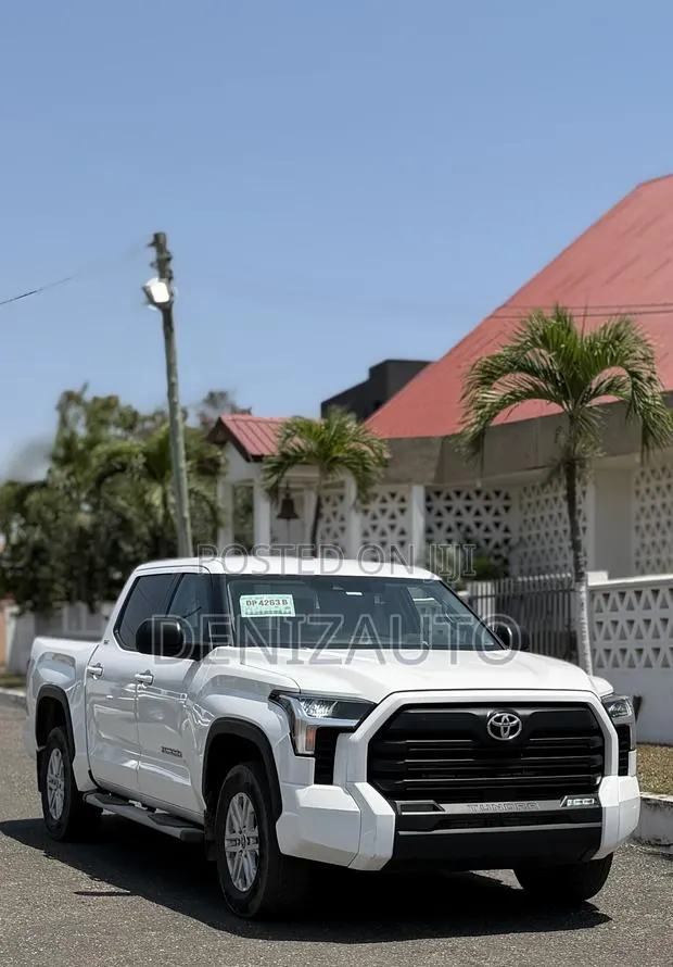 Toyota Tundra SR5 CrewMax 6.5' Bed 2023 White · Photo 1