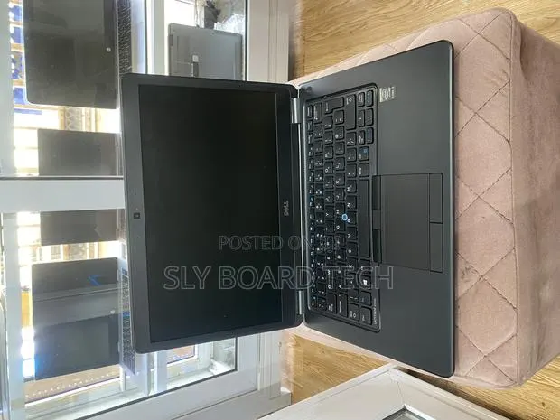 Laptop Dell Latitude E7450 8GB Intel Core I3 SSD 256GB · Photo 1