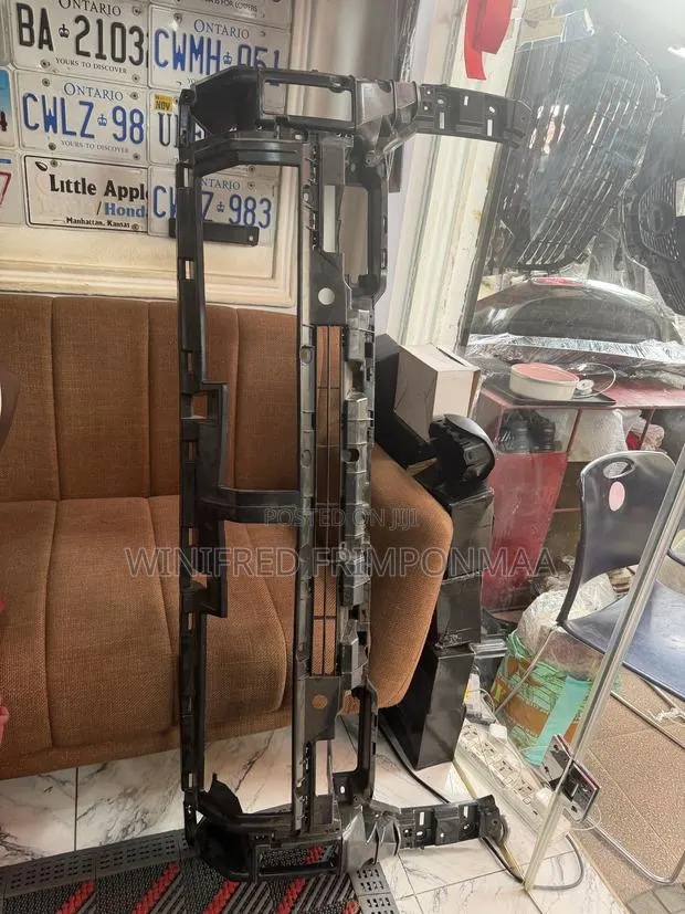 Toyota Tundra 2022,2023,2024,2025 Grill/Shell Support /Seat · Photo 1