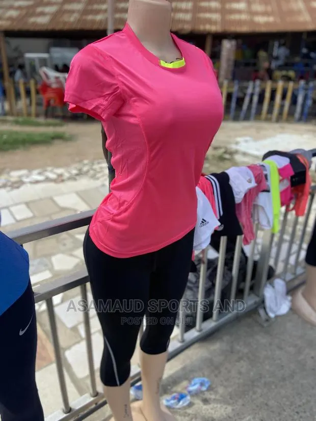 Original Ladies Gym Wear at Cool Price · Photo 1