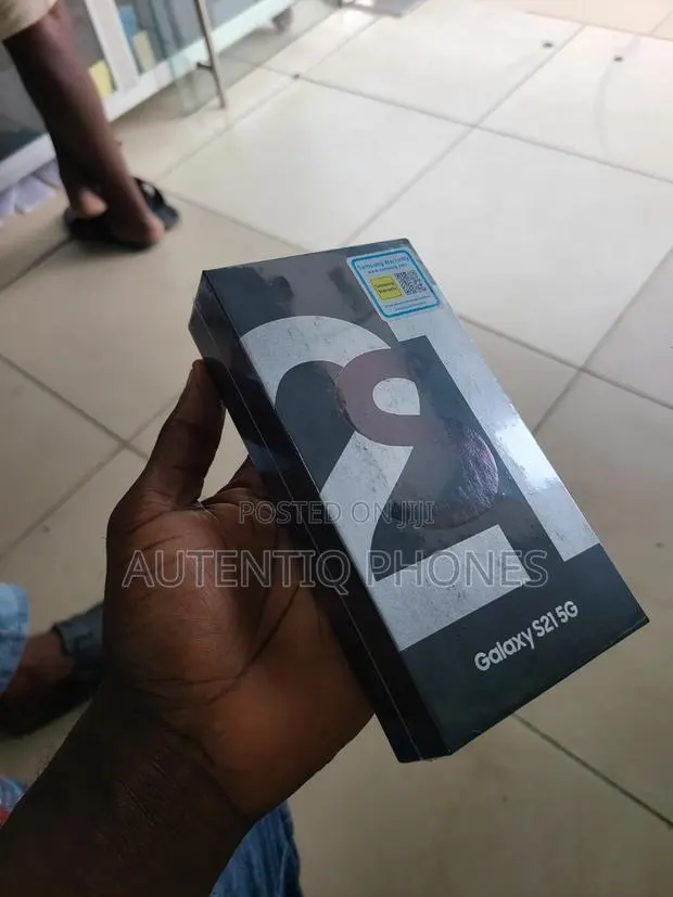 New Samsung Galaxy S21 5G 128 GB Black · Photo 1